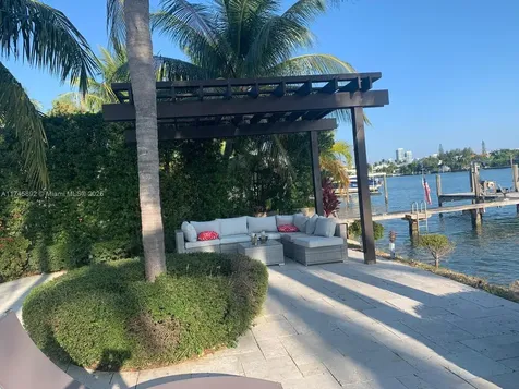 1670 Daytonia Road Miami Beach FL 33141
