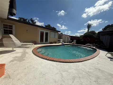 7590 W 14th Avenue Hialeah FL 33014
