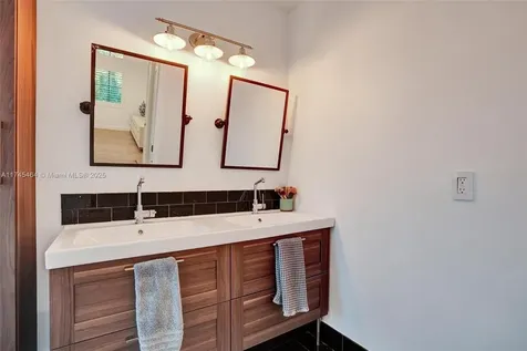 1043 Alfonso Avenue Coral Gables FL 33146
