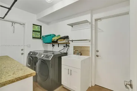 1043 Alfonso Avenue Coral Gables FL 33146