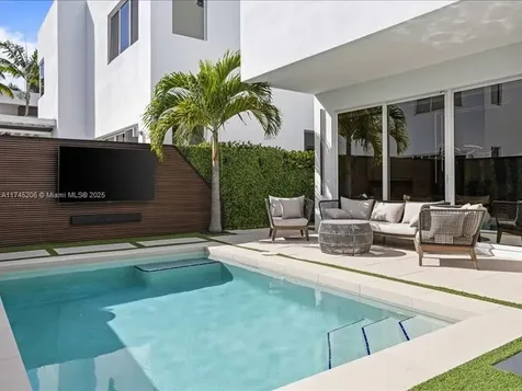 7443 NW 98th Court Doral FL 33178