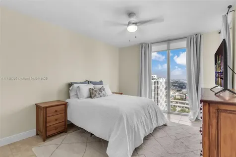 185 SW 7th Street Miami FL 33130