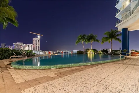 185 SW 7th Street Miami FL 33130