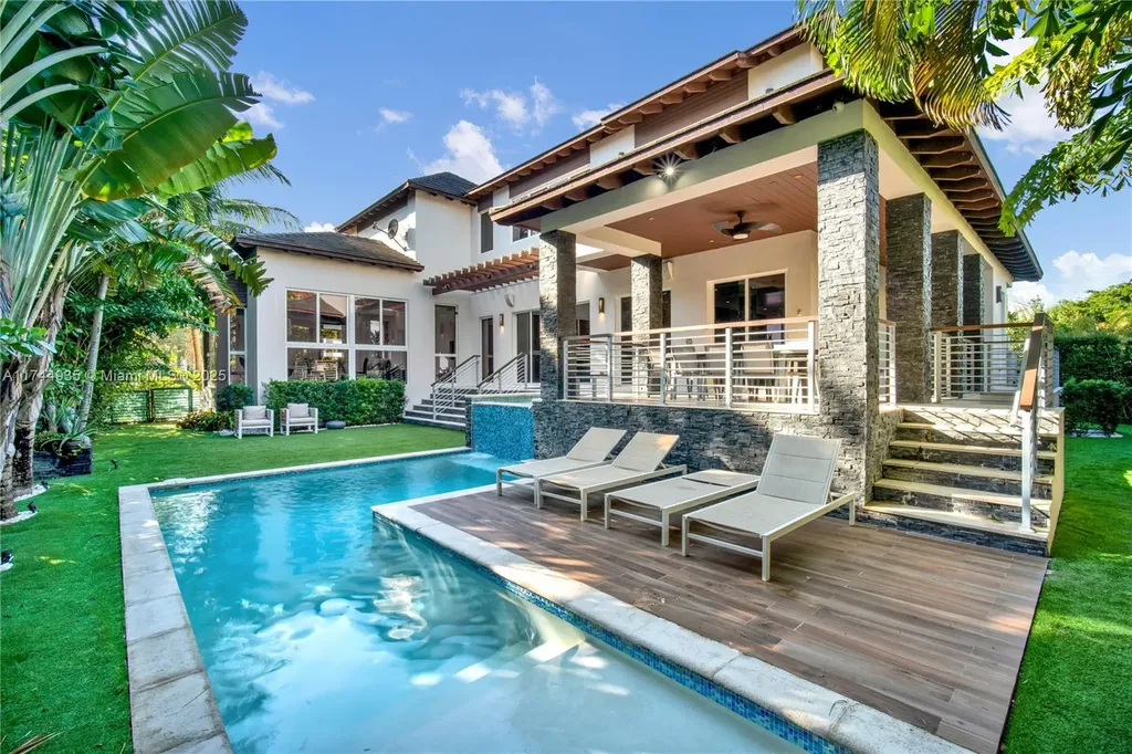 573 Warren Lane Key Biscayne FL 33149
