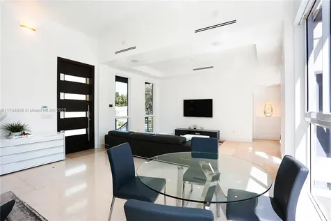 573 Warren Lane Key Biscayne FL 33149
