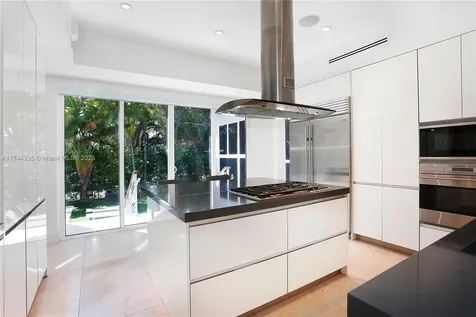 573 Warren Lane Key Biscayne FL 33149