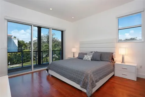 573 Warren Lane Key Biscayne FL 33149