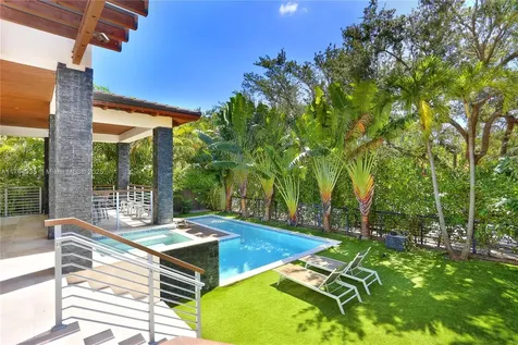 573 Warren Lane Key Biscayne FL 33149