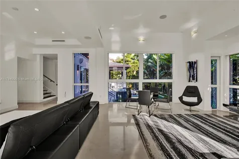 573 Warren Lane Key Biscayne FL 33149