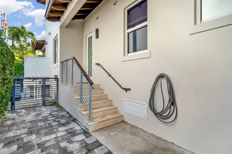 573 Warren Lane Key Biscayne FL 33149