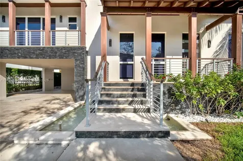 573 Warren Lane Key Biscayne FL 33149