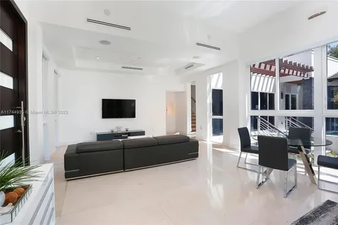 573 Warren Lane Key Biscayne FL 33149