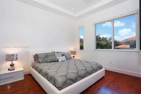 573 Warren Lane Key Biscayne FL 33149