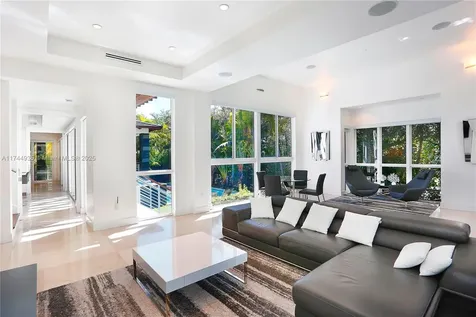 573 Warren Lane Key Biscayne FL 33149