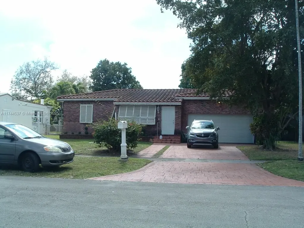 930 Oriole Avenue Miami Springs FL 33166