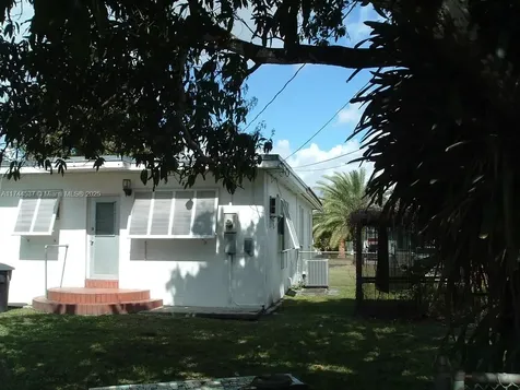 930 Oriole Avenue Miami Springs FL 33166
