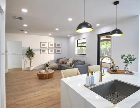 15565 SW 176th Terrace Miami FL 33187
