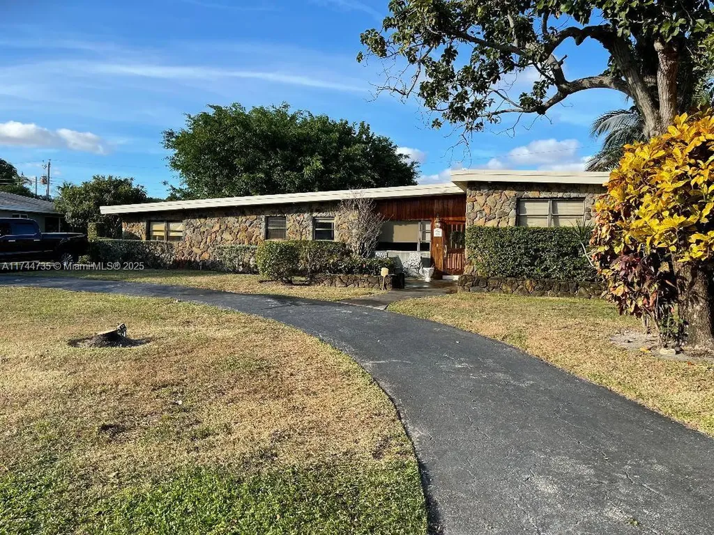 925 Sunset Road Boynton Beach FL 33435