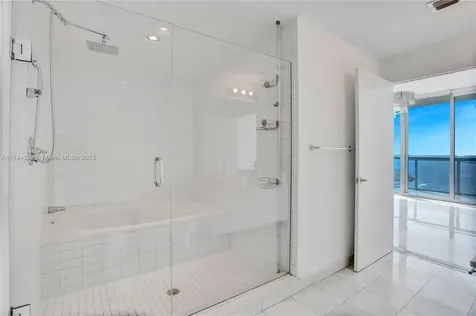 888 Biscayne Boulevard Miami FL 33132