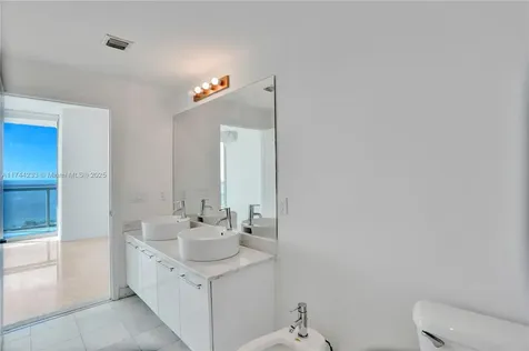 888 Biscayne Boulevard Miami FL 33132