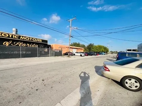 2724 NW 36th Street Miami FL 33142