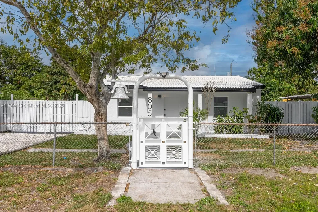 805 Sultan Avenue Opa-Locka FL 33054