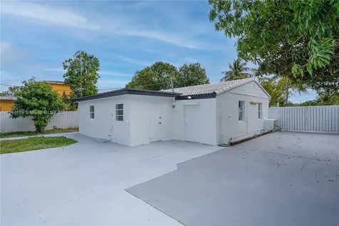 805 Sultan Avenue Opa-Locka FL 33054