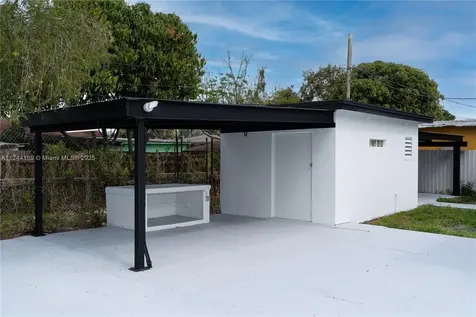 805 Sultan Avenue Opa-Locka FL 33054