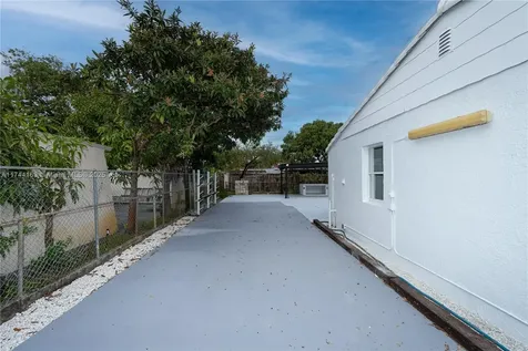 805 Sultan Avenue Opa-Locka FL 33054