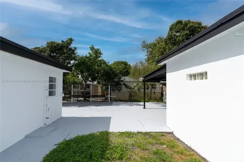 805 Sultan Avenue Opa-Locka FL 33054