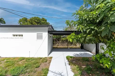 805 Sultan Avenue Opa-Locka FL 33054