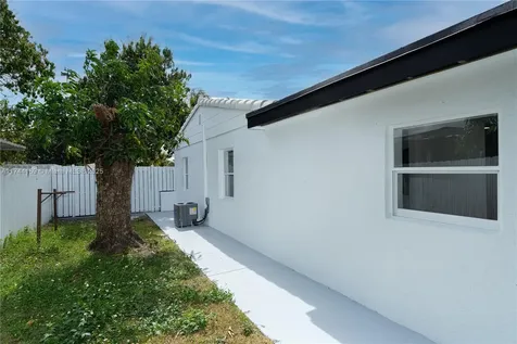 805 Sultan Avenue Opa-Locka FL 33054