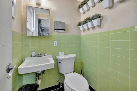 3483 NE 12th Terrace Oakland Park FL 33334
