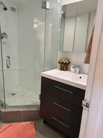 5401 Collins Avenue Miami Beach FL 33140