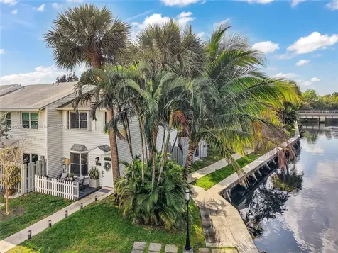 1967 NE 15th Avenue Fort Lauderdale FL 33305