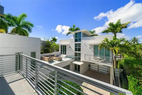 227 E Dilido Drive Miami Beach FL 33139