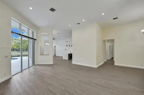 3807 Oak Ridge Circle Weston FL 33331