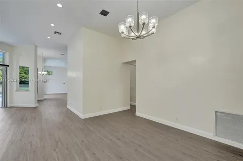 3807 Oak Ridge Circle Weston FL 33331