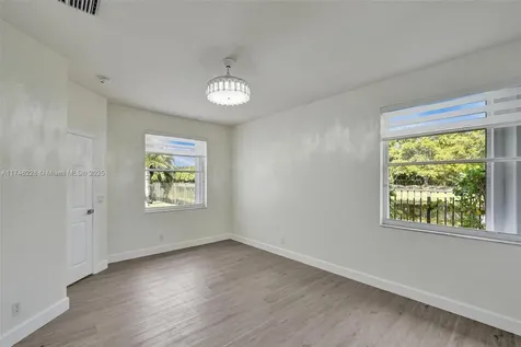 3807 Oak Ridge Circle Weston FL 33331