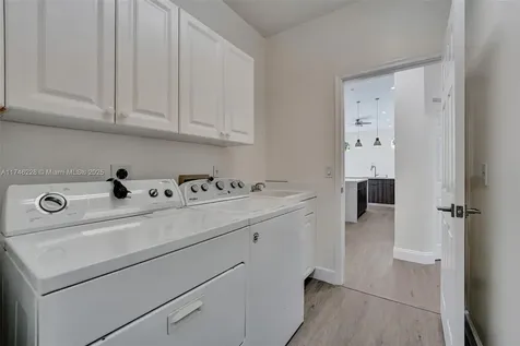 3807 Oak Ridge Circle Weston FL 33331