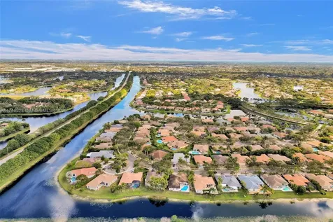 3807 Oak Ridge Circle Weston FL 33331