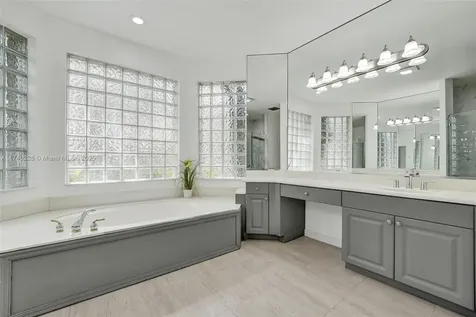 3807 Oak Ridge Circle Weston FL 33331