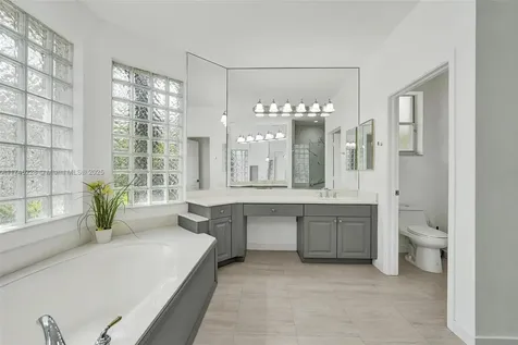 3807 Oak Ridge Circle Weston FL 33331