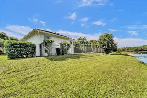 3807 Oak Ridge Circle Weston FL 33331