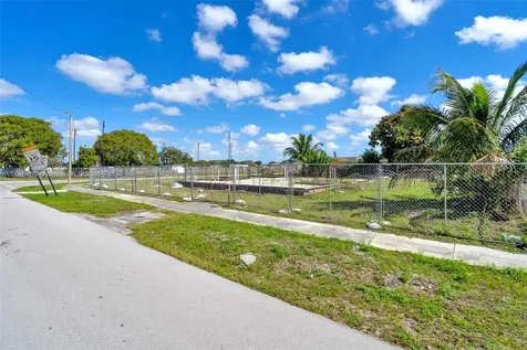 18721 NW 39th Avenue Miami Gardens FL 33055