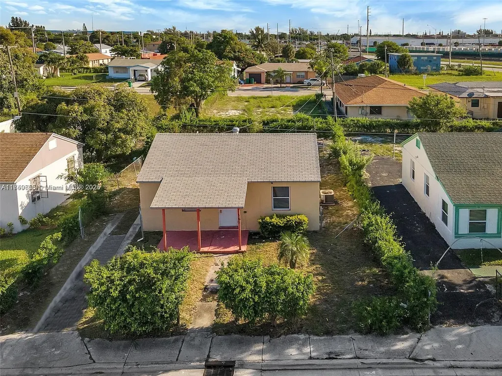 562 W 4th Street Riviera Beach FL 33404