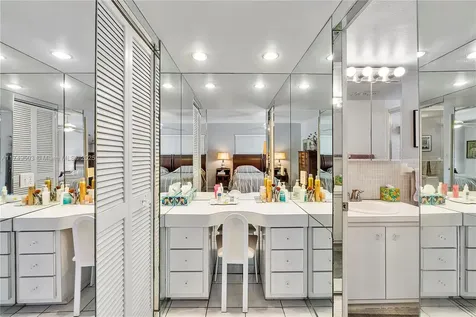 4800 Hillcrest Lane Hollywood FL 33021