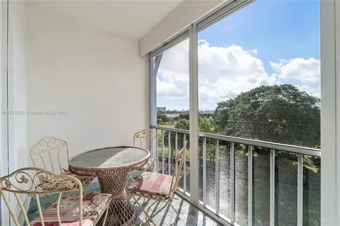 4800 Hillcrest Lane Hollywood FL 33021