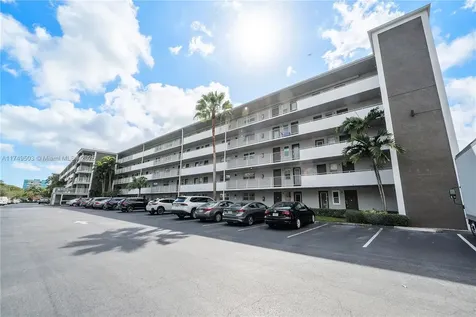 4800 Hillcrest Lane Hollywood FL 33021