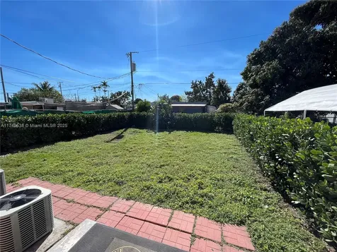 626 W 17th Street Hialeah FL 33010